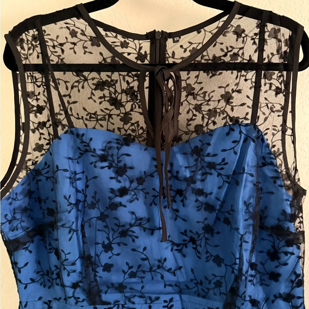 NWOT Chic Blue and Black Lace Dress - Picture 2 of 6